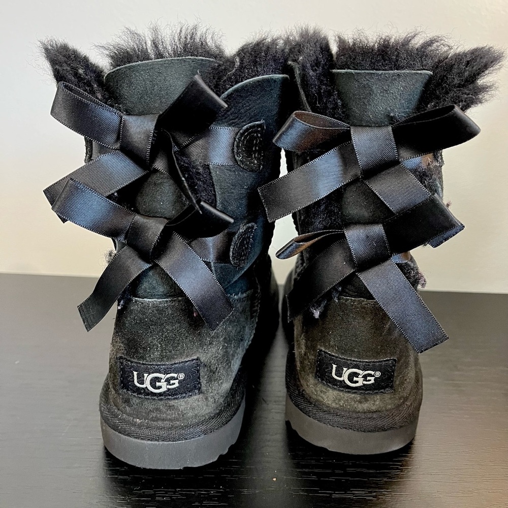 Ugg Black Bailey Bow Short Suede Big Girl Size 2